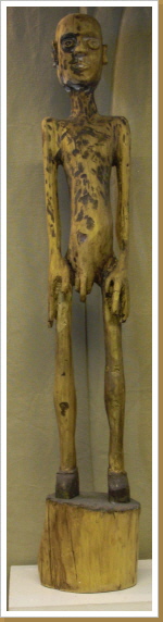 Nussbaumholz, Höhe ca. 96 cm Nussbaumholz, Höhe ca. 96 cm